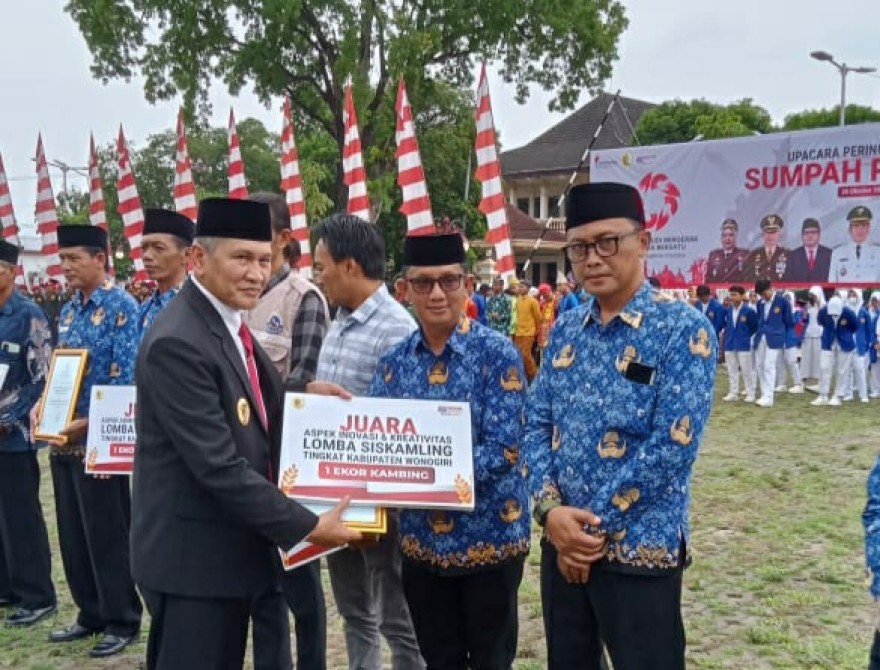 Poskamling Sekuja RT 03 RW 02 Dusun Sanan Desa Waru Meraih Juara Aspek Inovasi & Kreativitas Lomba Siskamling Tingkat Kabupaten Wonogiri Tahun 2025